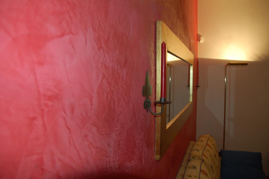 La Rosa Scarlatta Apartment Бергамо Стая снимка