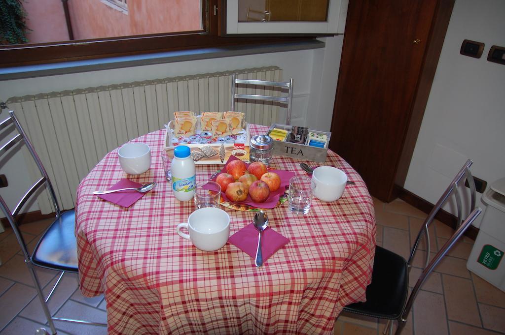 La Rosa Scarlatta Apartment Бергамо Стая снимка